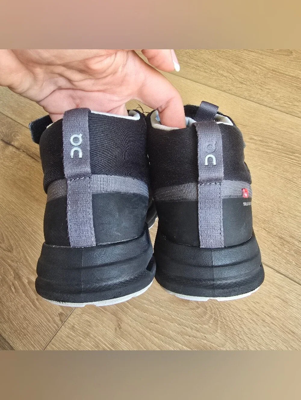 On Cloud Clouds Running Cloudhero Mid Waterproof Kids Shoes Size 3 Gray Black